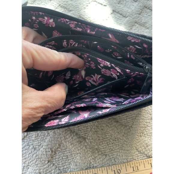 Beautiful VERA BRADLEY Carry All Pouch Zip Slim Wristlet - Black Velvet - Picture 14 of 16